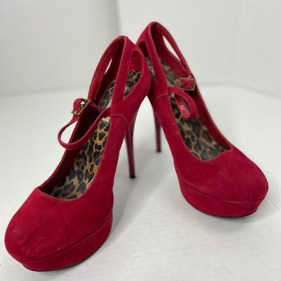 Shoes - Red pumps